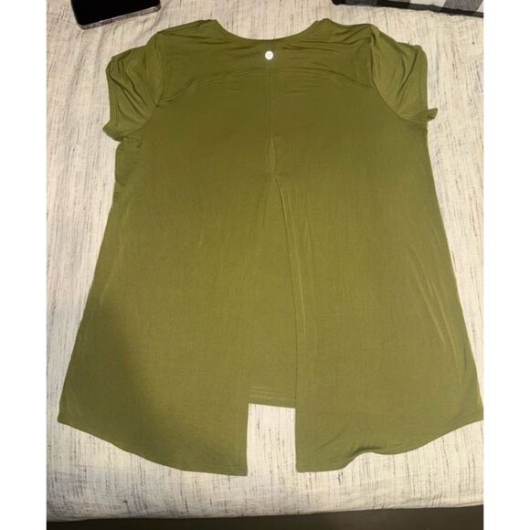 lululemon Green Short Sleeve Back Slit T-Shirt Size 10 - Picture 2 of 3